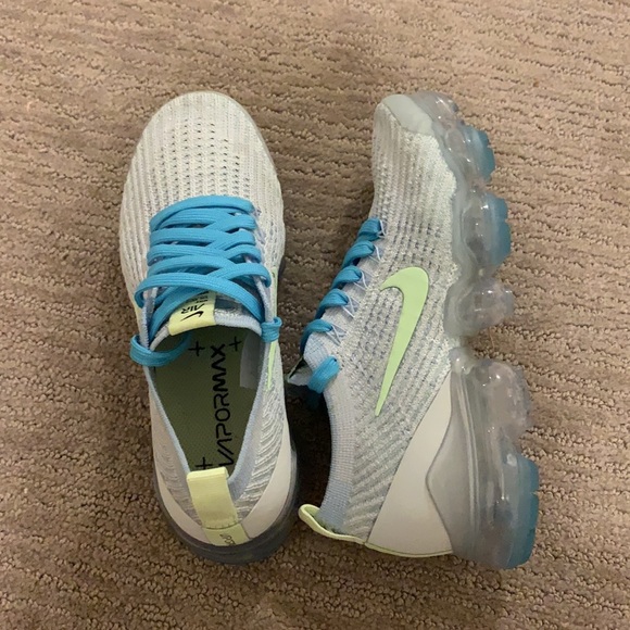 light blue vapor maxes